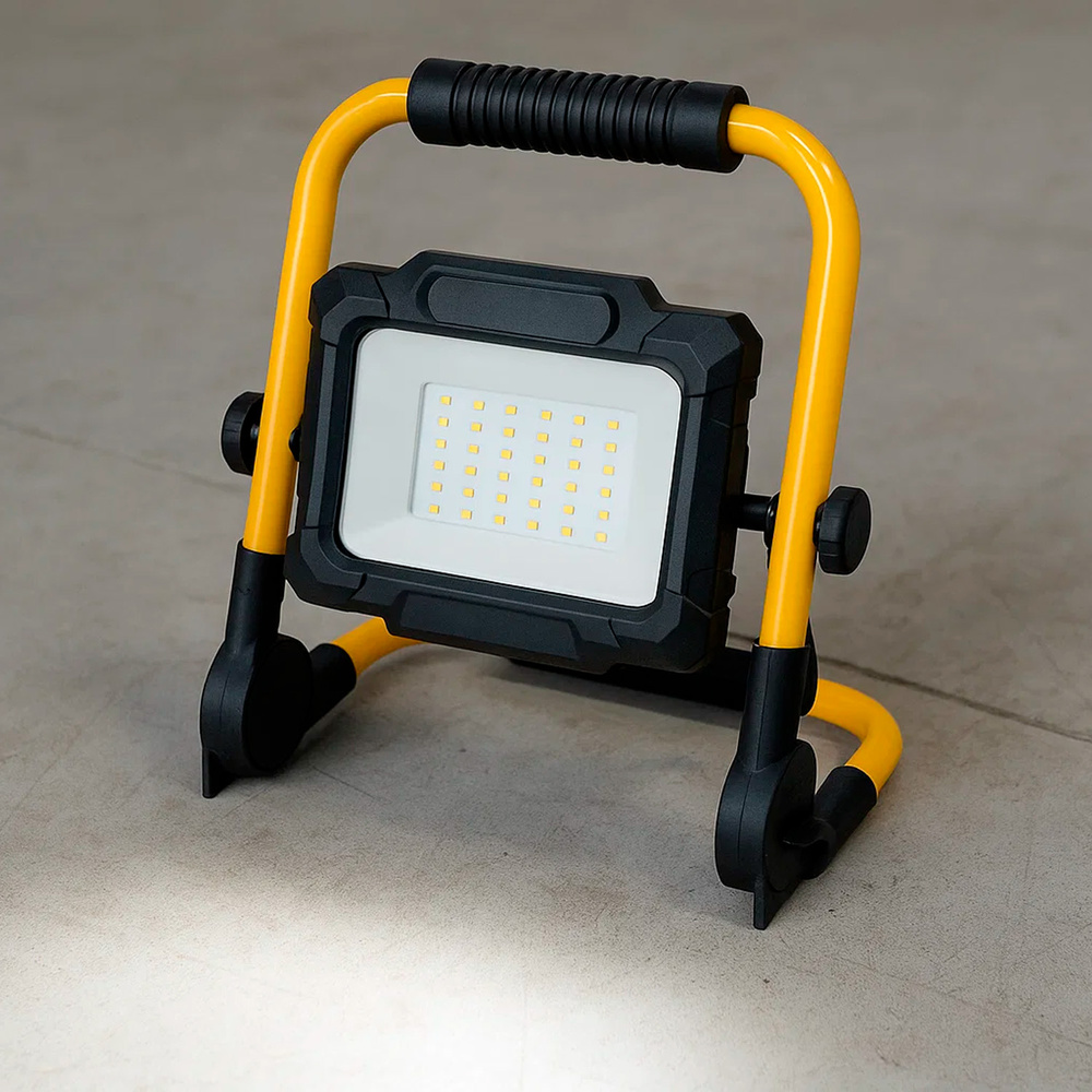 Foco Led Plano 30 Watt. Luz Blanca 4000º K IP 65 3300 Lumenes Con Asa de Transporte - Imagen 4